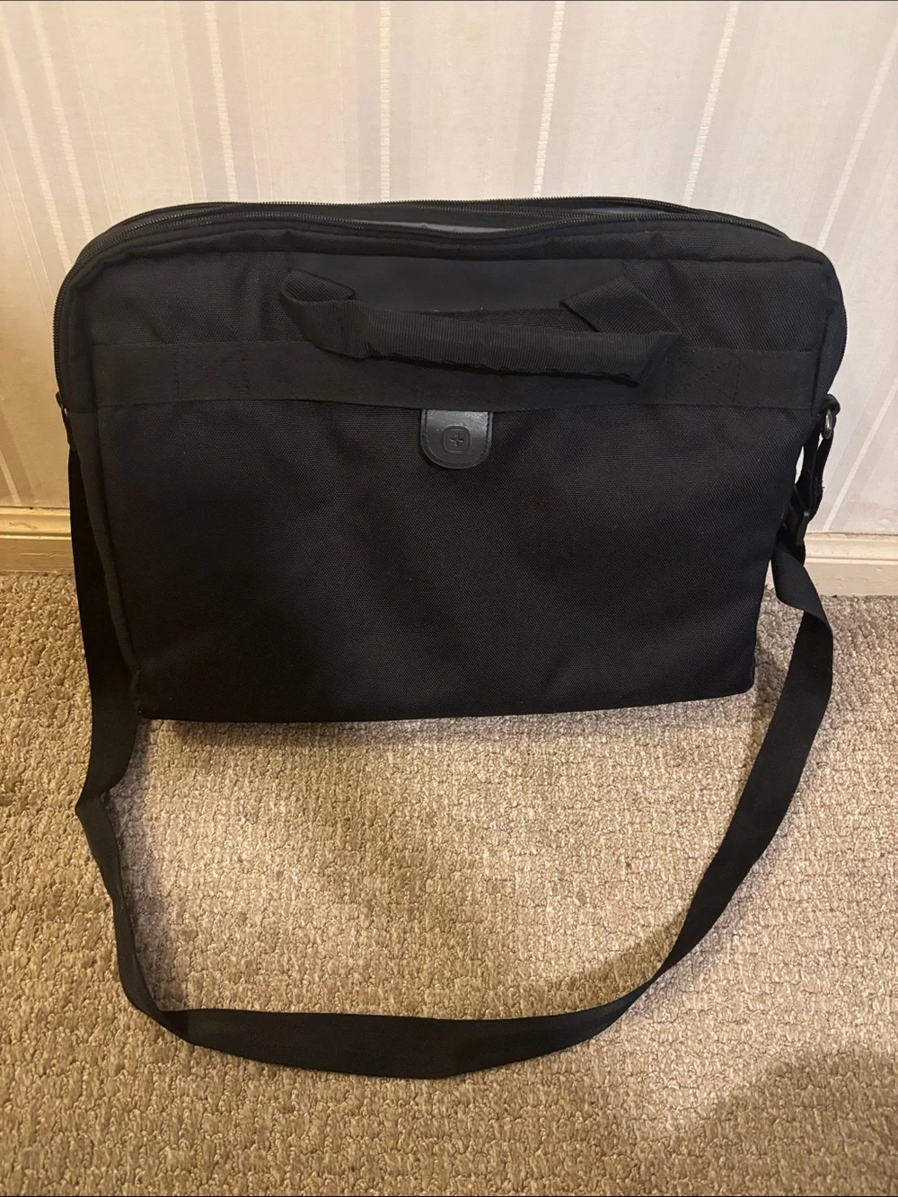SwissGear Black Padded Laptop Messenger Bag Briefcase Shoulder Bag